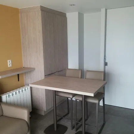 - Frontaal Zeezicht Lejlighed *