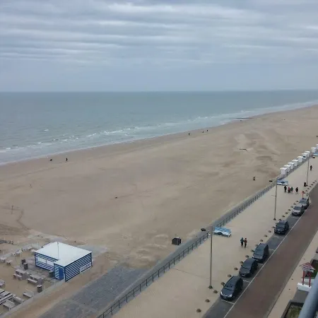 - Frontaal Zeezicht * Middelkerke