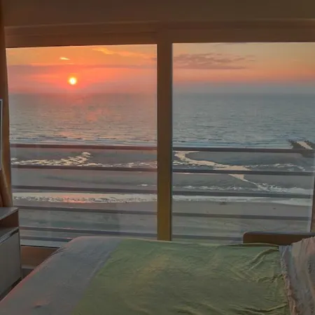 - Frontaal Zeezicht Middelkerke